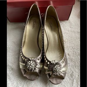 New in box Tradition wedge heels